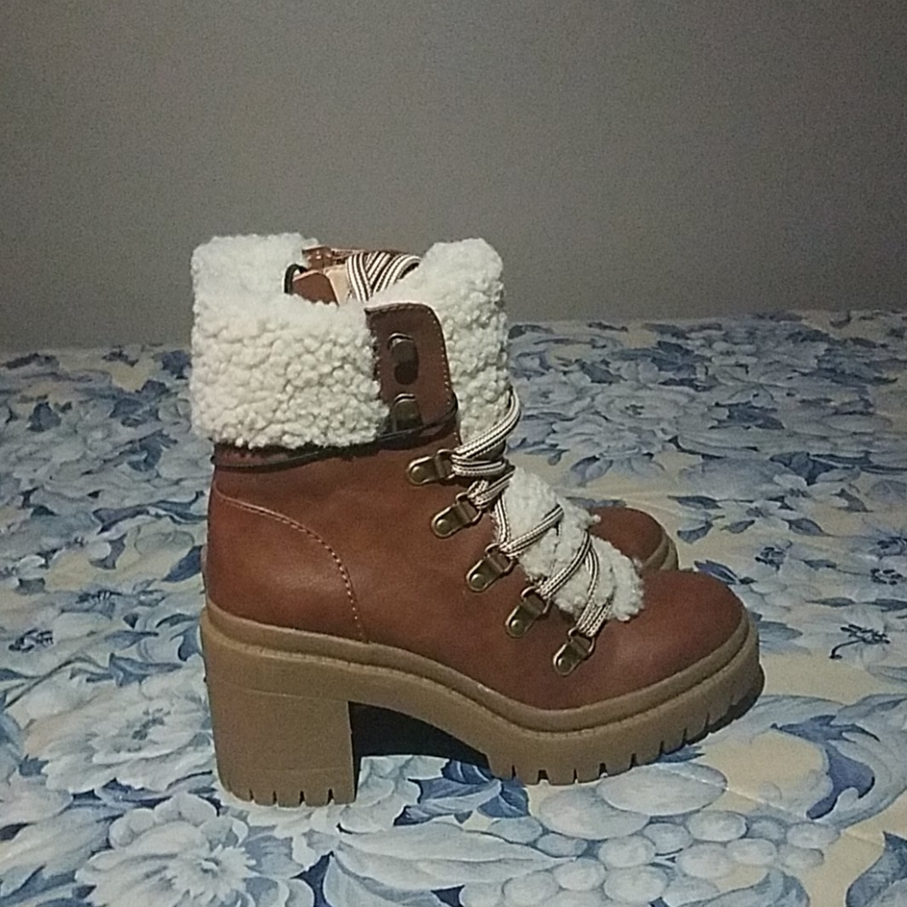 Universal Thread Boots